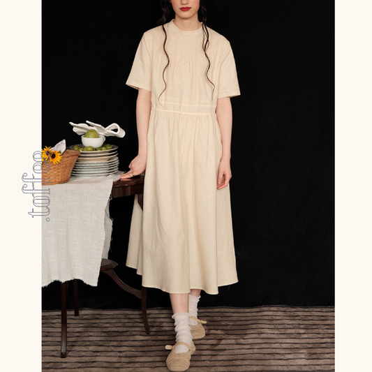 リボン刺繍とプリーツの上品ワンピース《Z01045》