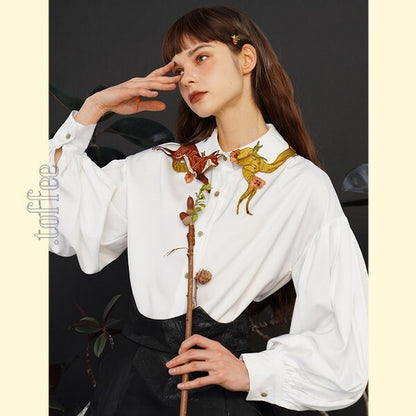 「小狐物語」 オリエンタルテイストが香る：キツネ刺繍ドリーミーブラウス C0183