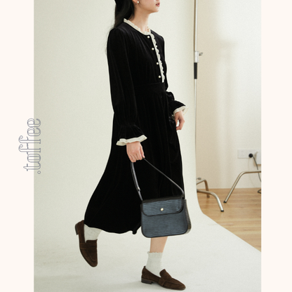 レースディテールグロッシーブラックワンピース　《Z00760》