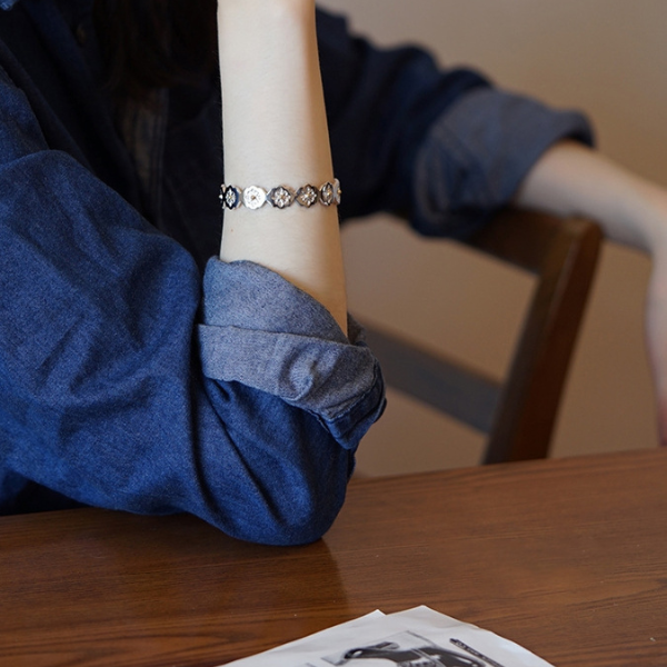 ミニフラワーデザインスリムバングル　AU-146