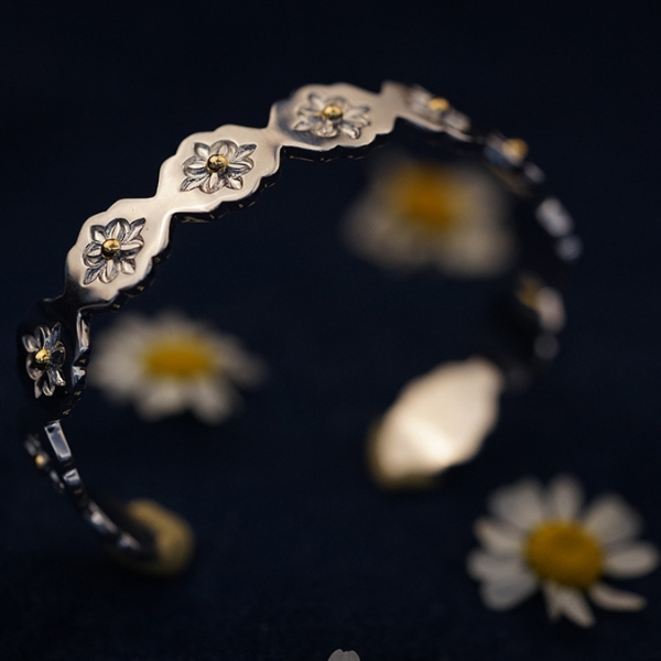 ミニフラワーデザインスリムバングル　AU-146