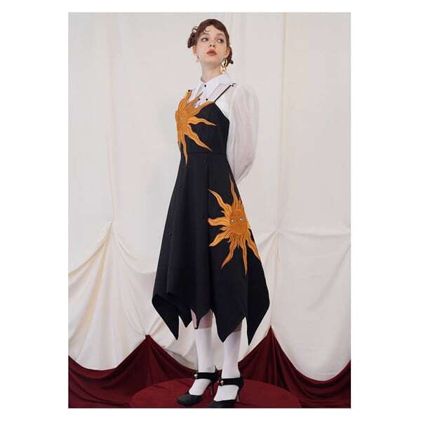 【2color】太陽刺繍サスペンダーワンピース C0080