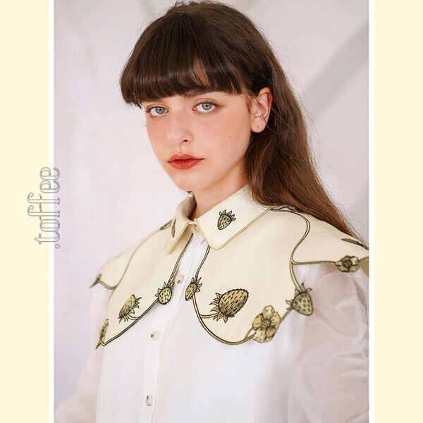 苺の植物画刺繍：ロマンティックケープ フェアリーブラウス C0161