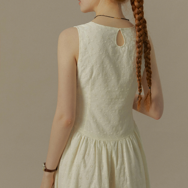 立体フラワー装飾ノースリーブワンピース《Z00828》