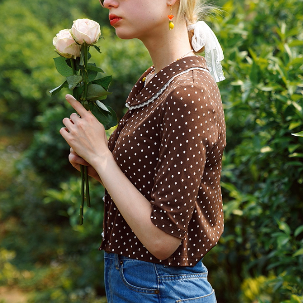 【2color】レトロ可愛いドット柄クロップドニット《Z01050》