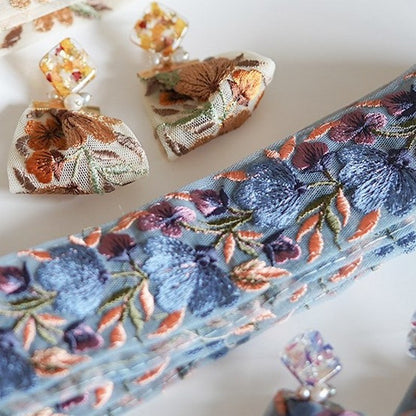 花を閉じ込めた刺繍リボンピアス