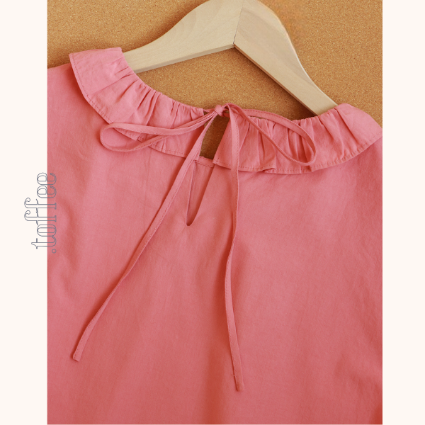 【2color】フリルネックコットンブラウス　《Z00787》