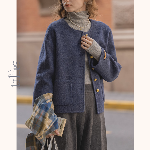 【3color】金のボタンが奏でるアートショートコート《Z01175》