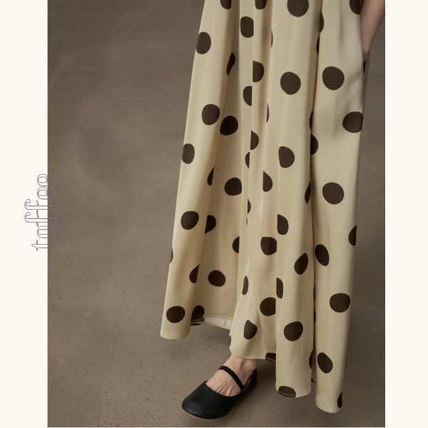 ドットと余白、午後のホルターネックワンピース《Z01119》