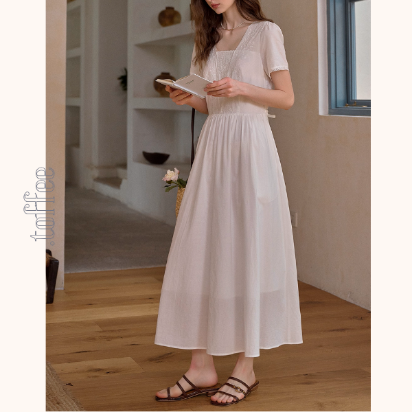 レース刺繍のホワイトロングワンピース《Z01093》