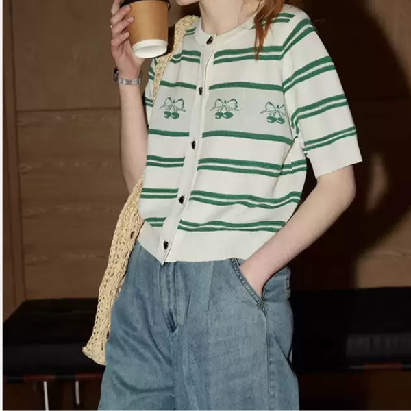 ハートとチェリーの半袖ニット Z00232