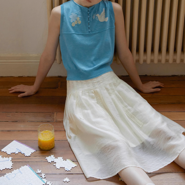 羽ばたく鳥と木の実のシアーニットベスト《Z01018》