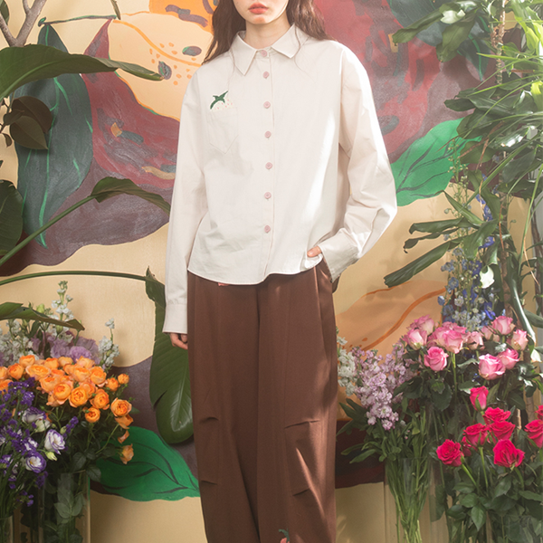 立体ストロベリー刺繍ガーリーシャツ　《Z00695》