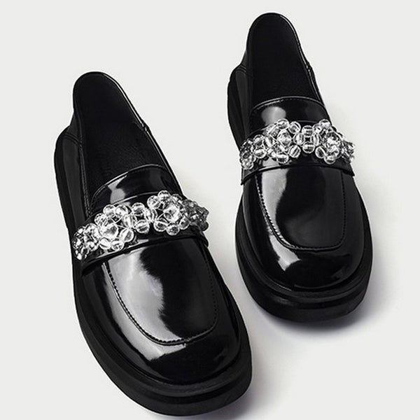 ビジューが光るブリテッシュローファー