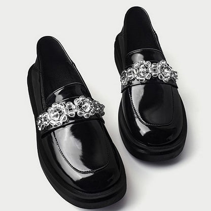 ビジューが光るブリテッシュローファー