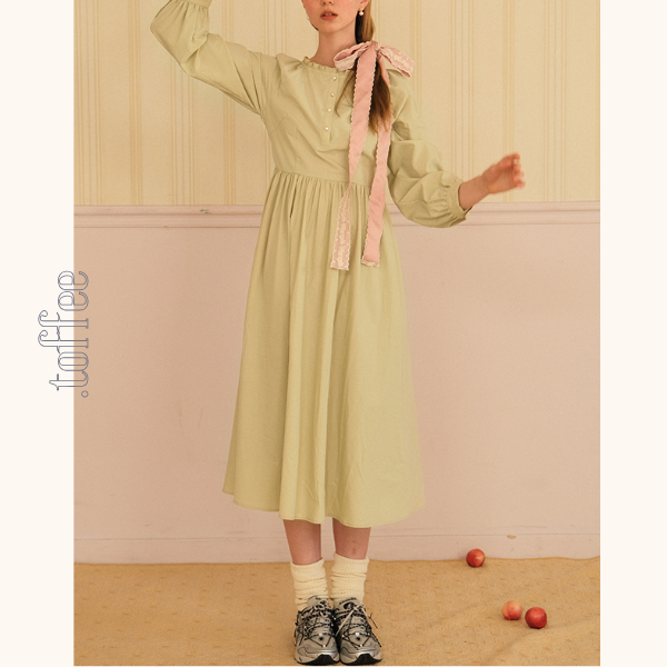 ギャザー入りAラインロングワンピース　《Z00752》