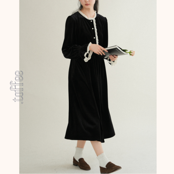 レースディテールグロッシーブラックワンピース　《Z00760》