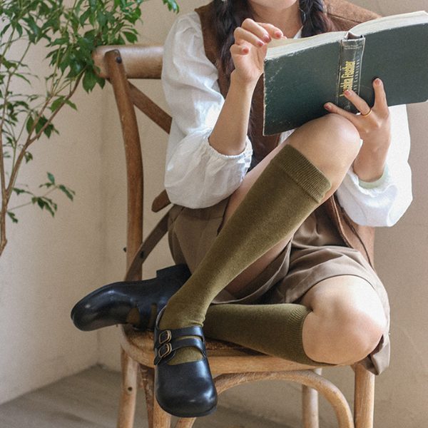 【2color】ラウンドトゥゴールドバックル付きローファー Z00147