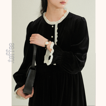 レースディテールグロッシーブラックワンピース　《Z00760》