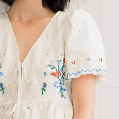 フラワー刺繍ペプラムブラウス《Z01032》