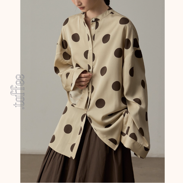 リズムを奏でる、大きな水玉シャツ《Z01120》