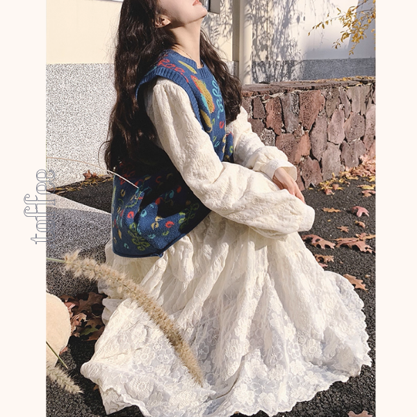 空と花の余白を縫うニットとワンピースのセットアップ《Z01152》