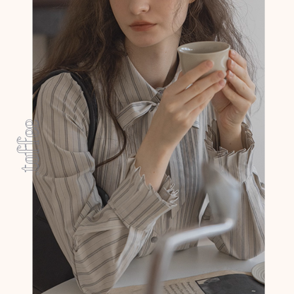 【2color】凛とした冬の朝をまとうボウタイブラウス《Z01173》