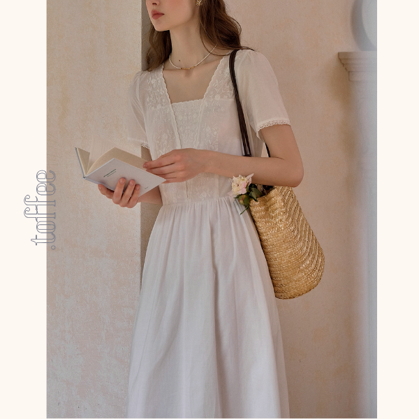 レース刺繍のホワイトロングワンピース《Z01093》