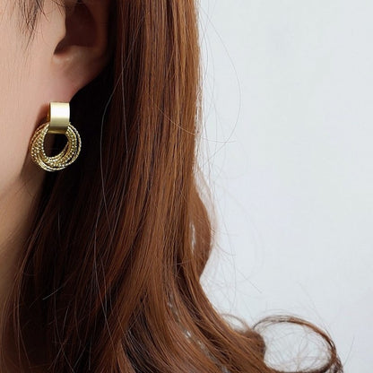 束ねた輪っかピアス