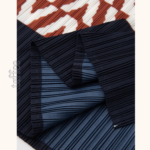 裾切替Vライン柄プリーツスカート《Z01069》