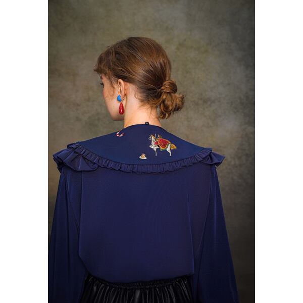 くるみ割り人形刺繍フリル衿ブラウス C0113