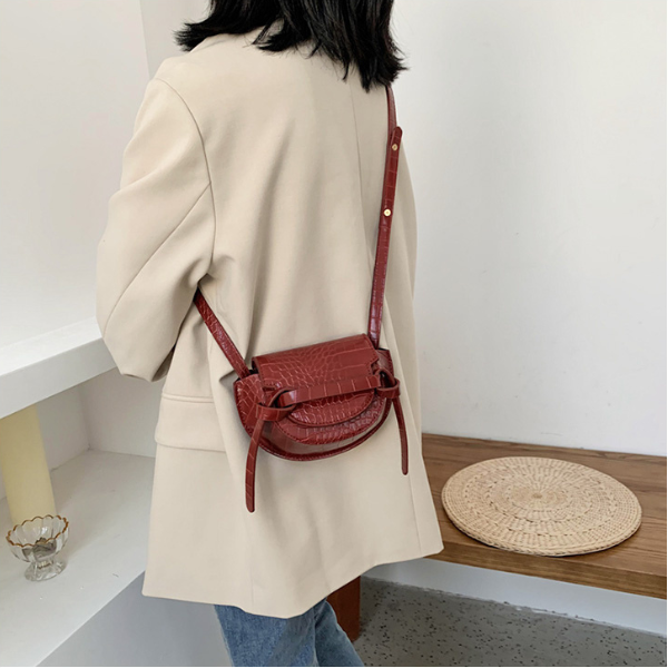 【４color】クロコ調エンボスプロセッシングショルダーバッグ　AU-171