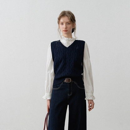 優雅な知性を纏うエレガントネイビー・ケーブルニット《Z01078》