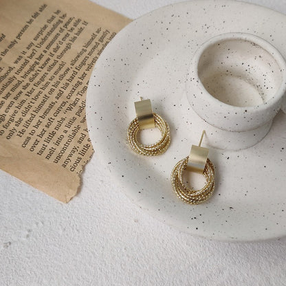 束ねた輪っかピアス