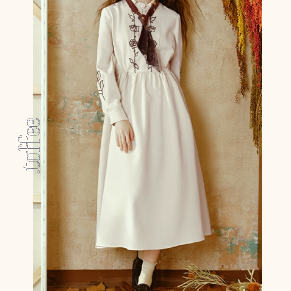 【2color】ローズ刺繍フリルネックワンピース　《Z00681》