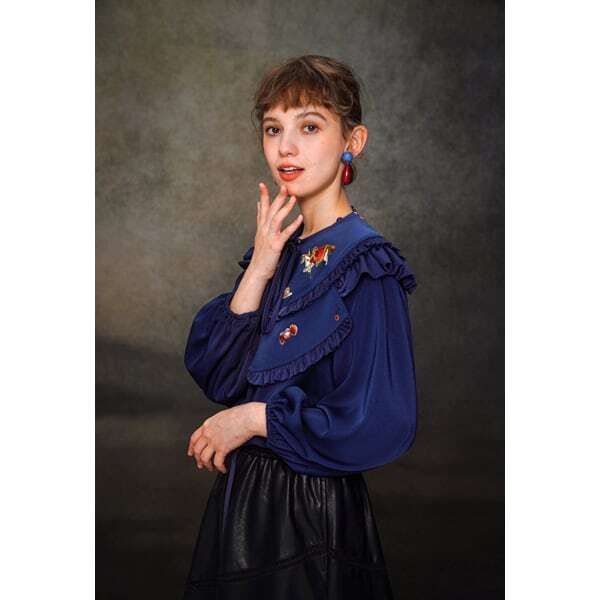くるみ割り人形刺繍フリル衿ブラウス C0113
