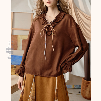 【2color】ひと筆の空を結ぶ、フリルとアートのブラウス《Z01124》