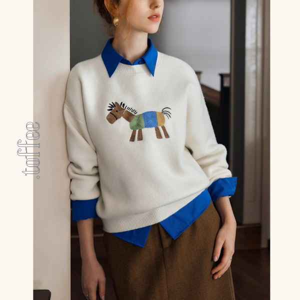 《色彩のたてがみを風に揺らして》ポニー刺繍セーター《Z01147》