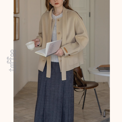 【2color】やさしい風にほどけるタイ付きショートコート《Z01174》