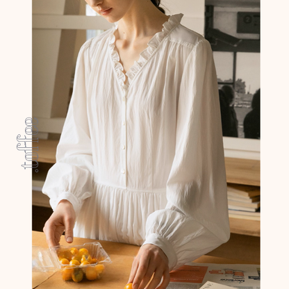 午前の光とフリル襟の白ワンピース《Z01121》