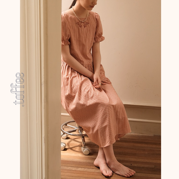 リボン刺繍のギンガムチェックワンピース《Z01054》