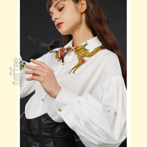 「小狐物語」 オリエンタルテイストが香る：キツネ刺繍ドリーミーブラウス C0183