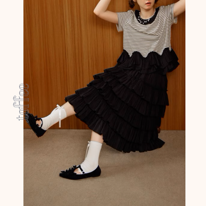 ストライプ切り替えラッフルヘムトップ＆ティアードミモレ丈スカートのセットアップ《Z00941》