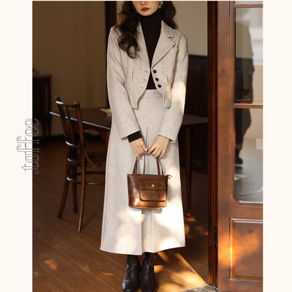 ショートテーラードジャケット＆ロングプリーツスカート セットアップ　《Z00773》