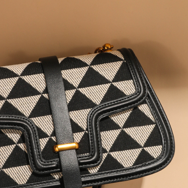 トライアングルプリントフラップメッセンジャーバッグ　AU-170