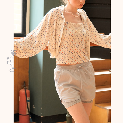 クロップドフーディー＆レースキャミソール小花柄セットアップ《Z00983》