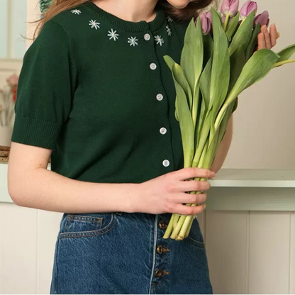 お花の刺繍入りラウンドネック半袖ニット Z00233