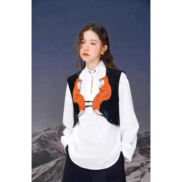 フォックス刺繍ブラックベスト C0097