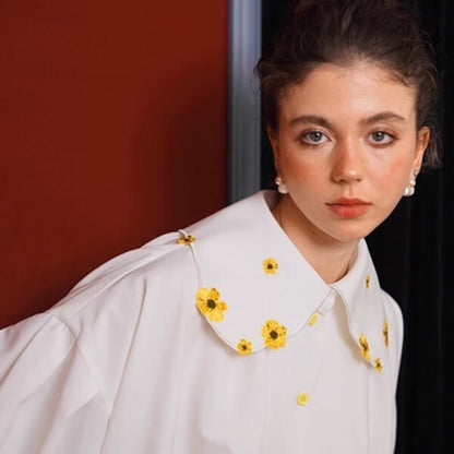 【2color】花の妖精：芸術的なお花刺繍のドールカラーブラウス 《C0191》