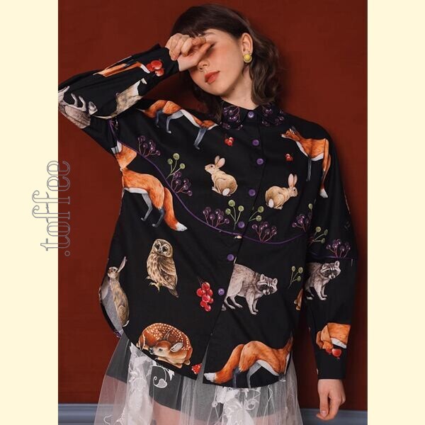 レトロアートが描く、夜の森のパーティーブラウス 《C0210》